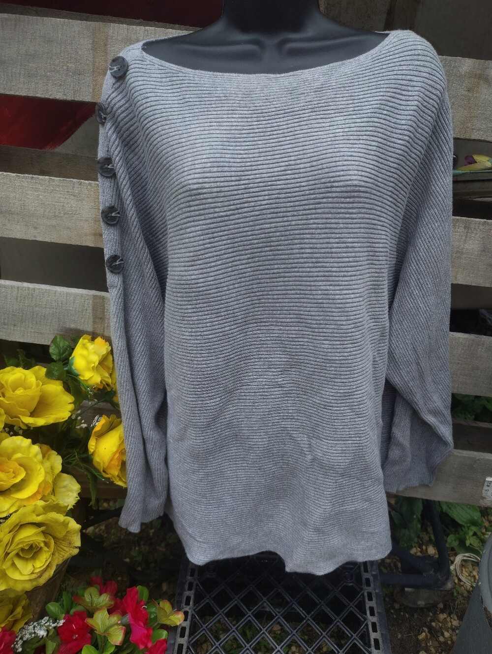 Vince Camuto Women's Button-Shoulder Grey Ribbed Button-Shoulder Knit Sweater 2x